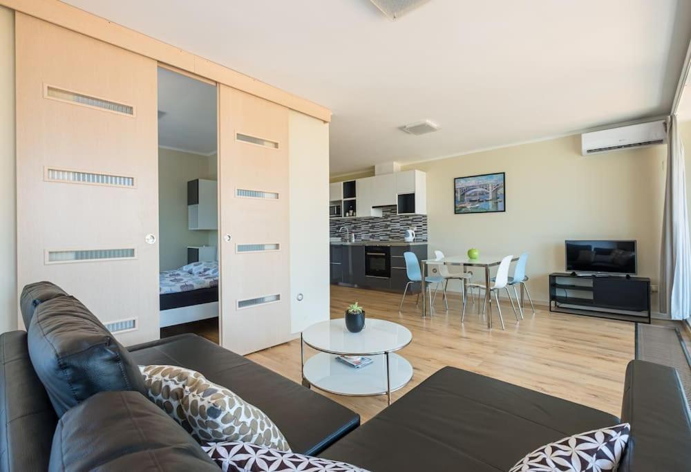 Hedon Brewery Apartments - 200 Meter To The Beach Balatonvilágos Eksteriør billede